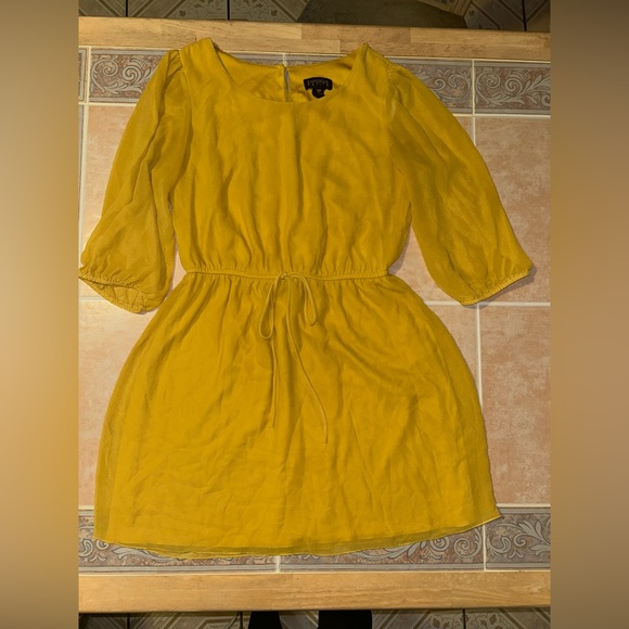 Chic Mustard Long Sleeve Dress - Picture 4 of 4